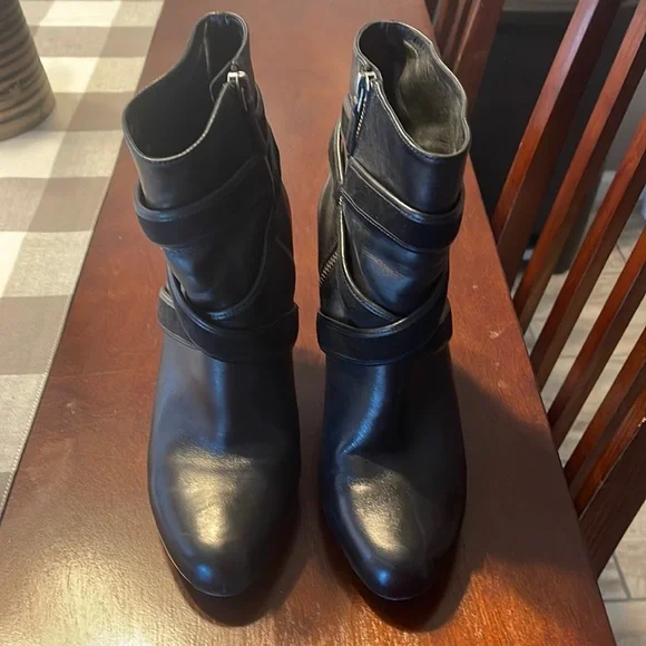 Cole Hana Nike Air black leather bootie - Picture 2 of 5